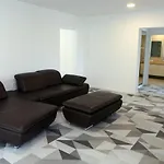 Apartment Uma *
