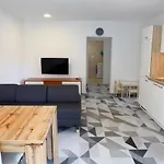 Uma * Izola
