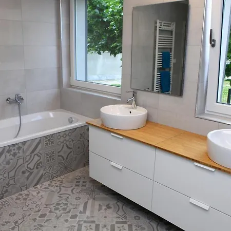 Uma Apartman